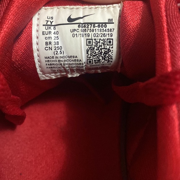 Nike Huarach - Red & White pairs - No Nike box. Only worn 1 time by my child. - Picture 4 of 15